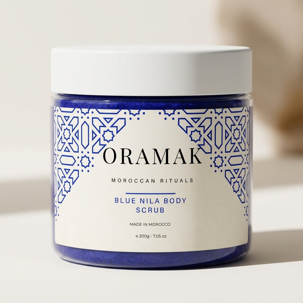 Gommage corporel ORAMAK Nila Bleue eclaircissant 200g pot transparent